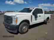 2023 Ford F-250 XL z VIN 1FT7X2BA2PED34944, wystawiony jako Copart lot #74141494 z przebiegiem 15 737 mil mil oraz Nie do naprawy • Non repairable. Historia ofert i sprzedaży dostępna na DreamBid. Obrazek 1.