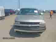 2000 Chevrolet Silverado 1500 LS z VIN 2GCEC19T8Y1312440, wystawiony jako IAAI lot #42914407 z przebiegiem 257 638 mil mil oraz . Historia ofert i sprzedaży dostępna na DreamBid. Obrazek 12.