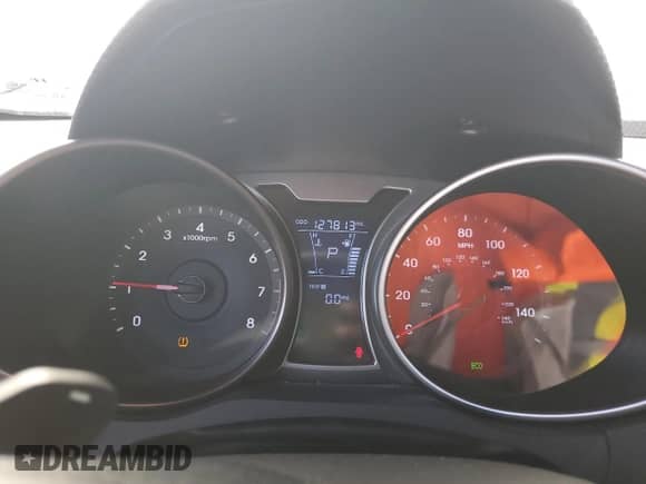 2014 Hyundai Veloster z VIN KMHTC6AD4EU194875, wystawiony jako Copart lot #84427235 z przebiegiem 127 813 mil mil oraz Szkoda całkowita • Salvage title. Historia ofert i sprzedaży dostępna na DreamBid. Obrazek 9.