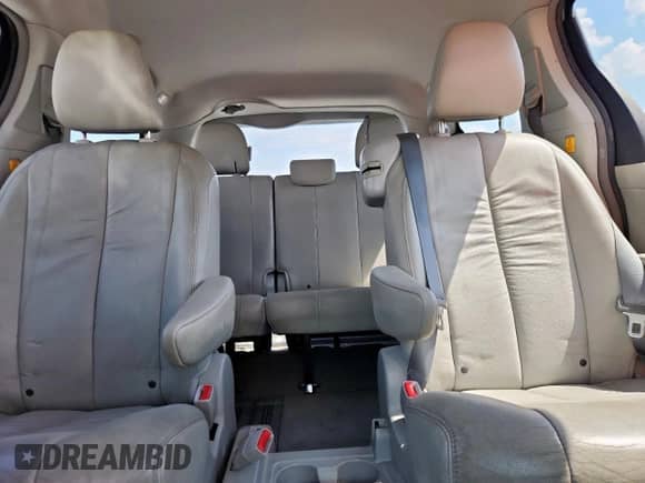 2012 Toyota Sienna XLE AAS с VIN 5TDYK3DC9CS236103, выставлен на аукционе Copart как лот 80805125 с пробегом 203 285 миль миль и Списание • Salvage title. История ставок и продаж доступна на DreamBid. Изображение 10.