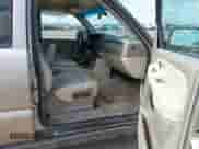 2002 Chevrolet Tahoe Z71 с VIN 1GNEK13ZX2R315314, выставлен на аукционе IAAI как лот 42925594 с пробегом Не указан миль и . История ставок и продаж доступна на DreamBid. Изображение 5.