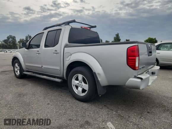 2006 Nissan Frontier LE z VIN 1N6AD07UX6C445030, wystawiony jako Copart lot #63600735 z przebiegiem 195 517 mil mil oraz Szkoda całkowita • Salvage title. Historia ofert i sprzedaży dostępna na DreamBid. Obrazek 2.