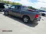 2018 Ram 1500 Express z VIN 1C6RR6KT7JS350875, wystawiony jako IAAI lot #42259123 z przebiegiem 138 116 mil mil oraz . Historia ofert i sprzedaży dostępna na DreamBid. Obrazek 3.