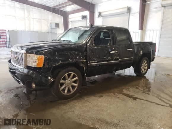 2010 GMC Sierra 1500 Denali z VIN 3GTRKXE28AG259921, wystawiony jako Copart lot #73592214 z przebiegiem 156 378 mil mil oraz Szkoda całkowita • Salvage title. Historia ofert i sprzedaży dostępna na DreamBid. Obrazek 1.