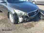 2017 Kia Sorento LX z VIN 5XYPG4A33HG218496, wystawiony jako IAAI lot #42940705 z przebiegiem 167 588 mil mil oraz . Historia ofert i sprzedaży dostępna na DreamBid. Obrazek 20.