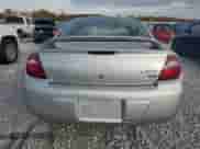 2004 Dodge Neon SXT z VIN 1B3ES56C64D645718, wystawiony jako Copart lot #77305024 z przebiegiem 93 531 mil mil oraz Czysty tytuł • Clean title. Historia ofert i sprzedaży dostępna na DreamBid. Obrazek 6.