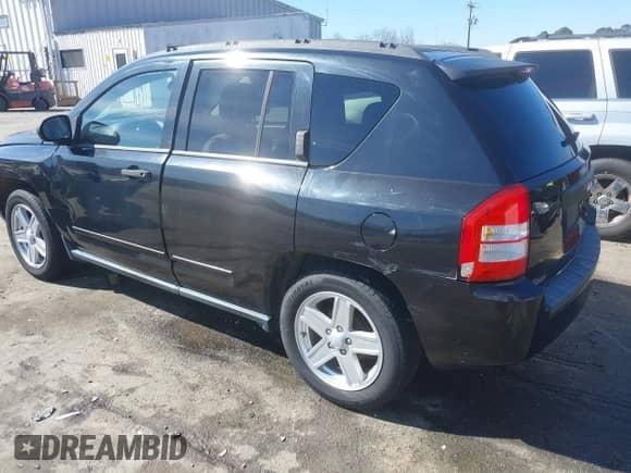 2010 Jeep Compass Sport z VIN 1J4NT1FB1AD624776, wystawiony jako IAAI lot #41571247 z przebiegiem 172 799 mil mil oraz . Historia ofert i sprzedaży dostępna na DreamBid. Obrazek 3.