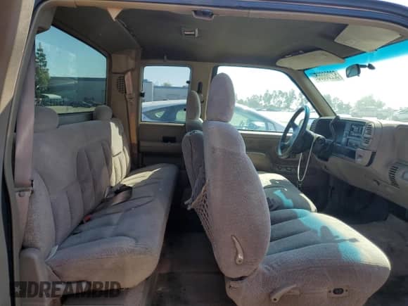 1997 GMC Sierra 1500 z VIN 2GTEC19MXV1553579, wystawiony jako Copart lot #52266665 z przebiegiem 171 783 mil mil oraz Czysty tytuł • Clean title. Historia ofert i sprzedaży dostępna na DreamBid. Obrazek 10.