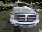 2007 Dodge 1500 SLT z VIN 3D7KR19D07G833903, wystawiony jako Copart lot #87939265 z przebiegiem 229 748 mil mil oraz Szkoda całkowita • Salvage title. Historia ofert i sprzedaży dostępna na DreamBid. Obrazek 10.