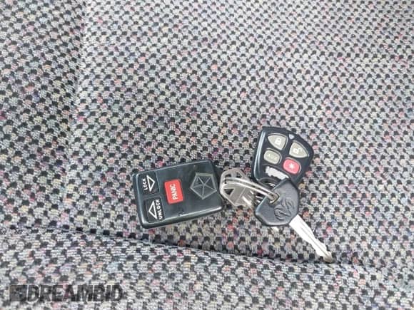 1998 Dodge 1500 z VIN 1B7HF16Z9WS508767, wystawiony jako IAAI lot #42580046 z przebiegiem 181 738 mil mil oraz . Historia ofert i sprzedaży dostępna na DreamBid. Obrazek 11.