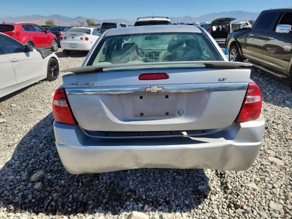 2007 Chevrolet Malibu 1LT z VIN 1G1ZT58F27F212810, wystawiony jako Copart lot #81135195 z przebiegiem 213 939 mil mil oraz Szkoda całkowita • Salvage title. Historia ofert i sprzedaży dostępna na DreamBid. Obrazek 6.