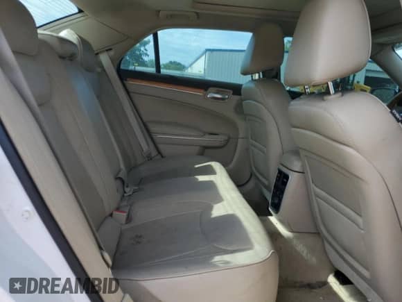 2014 Chrysler 300 C z VIN 2C3CCAEG9EH249114, wystawiony jako Copart lot #67710495 z przebiegiem 155 869 mil mil oraz Szkoda całkowita • Salvage title. Historia ofert i sprzedaży dostępna na DreamBid. Obrazek 10.