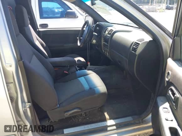 2010 Chevrolet Colorado 1LT z VIN 1GCJTCDE0A8138854, wystawiony jako IAAI lot #43450584 z przebiegiem 275 389 mil mil oraz . Historia ofert i sprzedaży dostępna na DreamBid. Obrazek 5.