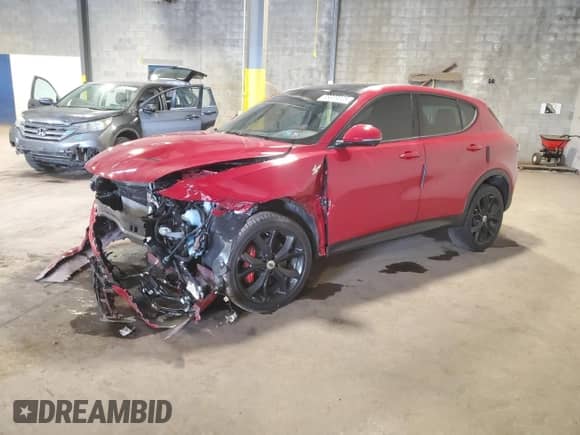 2023 Dodge Hornet GT Plus z VIN ZACNDFBN7P3A08260, wystawiony jako Copart lot #68339325 z przebiegiem 13 951 mil mil oraz Szkoda całkowita • Salvage title. Historia ofert i sprzedaży dostępna na DreamBid. Obrazek 1.