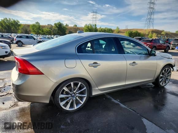 2015 Volvo S60 T5 Premier с VIN YV1612TK0F2340773, выставлен на аукционе Copart как лот 71078425 с пробегом 50 688 миль миль и Списание • Salvage title. История ставок и продаж доступна на DreamBid. Изображение 3.
