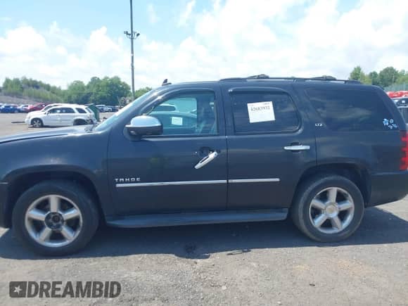 2010 Chevrolet Tahoe LTZ с VIN 1GNUKCE00AR191607, выставлен на аукционе IAAI как лот 42683932 с пробегом 247 584 миль миль и . История ставок и продаж доступна на DreamBid. Изображение 14.