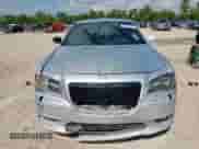 2012 Chrysler 300 S z VIN 2C3CCABG8CH279657, wystawiony jako Copart lot #66252055 z przebiegiem Nie podano mil oraz Szkoda całkowita • Salvage title. Historia ofert i sprzedaży dostępna na DreamBid. Obrazek 5.