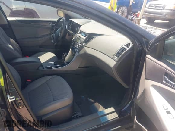 2012 Hyundai Sonata SE z VIN 5NPEC4AB9CH333664, wystawiony jako IAAI lot #42915240 z przebiegiem 130 250 mil mil oraz . Historia ofert i sprzedaży dostępna na DreamBid. Obrazek 5.