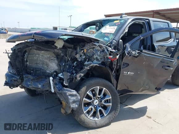 2022 Chevrolet Silverado 1500 RST with VIN 1GCUDEET2NZ520287, listed as a IAAI auction lot 42255608 with 37,264 mi miles and . Bid and sale history available at DreamBid. Image 21.