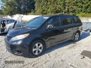 2015 Toyota Sienna LE AAS with VIN 5TDKK3DC9FS567984, listed as a Copart auction lot 84644795 with 154,176 mi miles and Salvage title. Bid and sale history available at DreamBid. Image 1.
