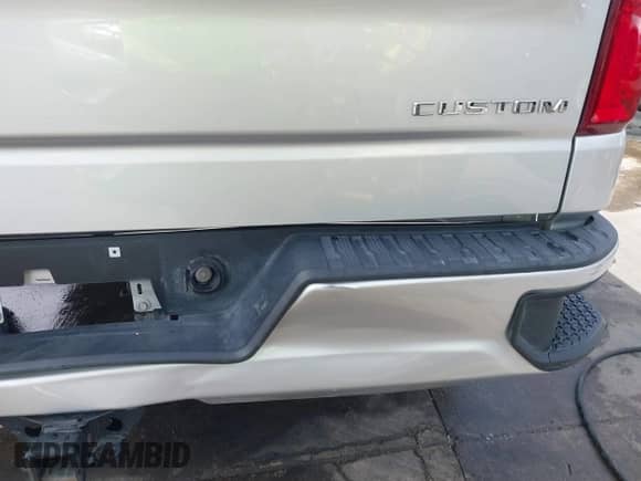 2021 Chevrolet Silverado 1500 Custom z VIN 3GCPWBEH7MG128776, wystawiony jako IAAI lot #41727982 z przebiegiem 58 259 mil mil oraz . Historia ofert i sprzedaży dostępna na DreamBid. Obrazek 17.