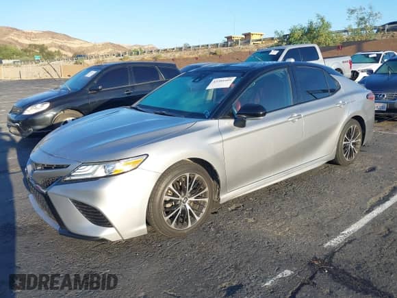 2020 Toyota Camry XSE z VIN 4T1K61AK3LU322864, wystawiony jako IAAI lot #43384409 z przebiegiem 89 916 mil mil oraz . Historia ofert i sprzedaży dostępna na DreamBid. Obrazek 17.