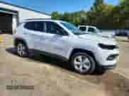 2022 Jeep Compass Latitude with VIN 3C4NJCBB9NT138276, listed as a Copart auction lot 85752985 with 58,022 mi miles and Salvage title. Bid and sale history available at DreamBid. Image 4.