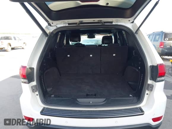 2018 Jeep Grand Cherokee Laredo E with VIN 1C4RJFAG1JC370361, listed as a IAAI auction lot 43284928 with 75,952 mi miles and . Bid and sale history available at DreamBid. Image 17.