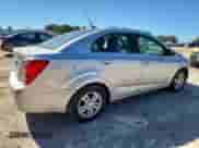 2013 Chevrolet Sonic LT z VIN 1G1JC5SH6D4239765, wystawiony jako Copart lot #89445475 z przebiegiem 108 774 mil mil oraz Czysty tytuł • Clean title. Historia ofert i sprzedaży dostępna na DreamBid. Obrazek 3.