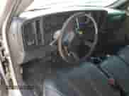 2002 Chevrolet Silverado 1500 z VIN 1GCEC14W62Z117467, wystawiony jako Copart lot #61867005 z przebiegiem 346 188 mil mil oraz Szkoda całkowita • Salvage title. Historia ofert i sprzedaży dostępna na DreamBid. Obrazek 8.