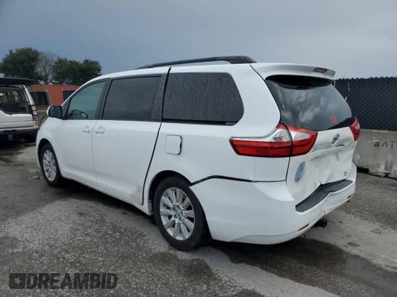2015 Toyota Sienna LE z VIN 5TDJK3DCXFS105252, wystawiony jako Copart lot #85671285 z przebiegiem 122 571 mil mil oraz Szkoda całkowita • Salvage title. Historia ofert i sprzedaży dostępna na DreamBid. Obrazek 2.