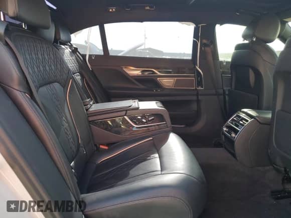 2022 BMW 7 Series 740i z VIN WBA7T2C06NCK72777, wystawiony jako Copart lot #72420104 z przebiegiem 33 762 mil mil oraz Szkoda całkowita • Salvage title. Historia ofert i sprzedaży dostępna na DreamBid. Obrazek 10.