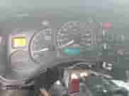 2002 Chevrolet Suburban LT z VIN 1GNFK16Z22J130446, wystawiony jako Copart lot #70923804 z przebiegiem 316 258 mil mil oraz Czysty tytuł • Clean title. Historia ofert i sprzedaży dostępna na DreamBid. Obrazek 9.