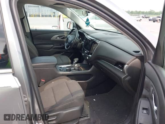 2021 Chevrolet Traverse LT Cloth z VIN 1GNERGKW7MJ111626, wystawiony jako IAAI lot #42497746 z przebiegiem 47 073 mil mil oraz . Historia ofert i sprzedaży dostępna na DreamBid. Obrazek 5.