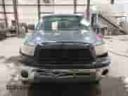 2008 Toyota Tundra z VIN 5TFRT54198X023567, wystawiony jako IAAI lot #43289726 z przebiegiem 185 308 mil mil oraz . Historia ofert i sprzedaży dostępna na DreamBid. Obrazek 12.