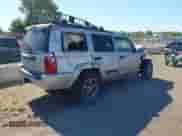 2006 Jeep Commander z VIN 1J8HG48N76C131206, wystawiony jako IAAI lot #43163922 z przebiegiem 178 593 mil mil oraz . Historia ofert i sprzedaży dostępna na DreamBid. Obrazek 4.