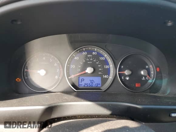 2010 Hyundai Santa Fe GLS with VIN 5NMSGDAB4AH413763, listed as a Copart auction lot 85185055 with 255,013 mi miles and Clean title. Bid and sale history available at DreamBid. Image 9.