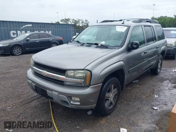 2005 Chevrolet TrailBlazer LT z VIN 1GNET16S456164357, wystawiony jako IAAI lot #43336817 z przebiegiem 150 590 mil mil oraz . Historia ofert i sprzedaży dostępna na DreamBid. Obrazek 2.