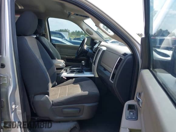 2011 Ram 1500 Big Horn z VIN 1D7RB1GT1BS637919, wystawiony jako IAAI lot #43210413 z przebiegiem 258 303 mil mil oraz . Historia ofert i sprzedaży dostępna na DreamBid. Obrazek 5.