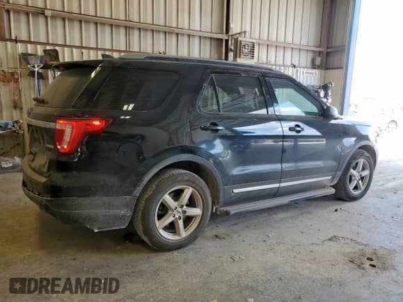 2018 Ford Explorer XLT z VIN 1FM5K7DH0JGC85005, wystawiony jako Copart lot #84968195 z przebiegiem 126 400 mil mil oraz Szkoda całkowita • Salvage title. Historia ofert i sprzedaży dostępna na DreamBid. Obrazek 3.
