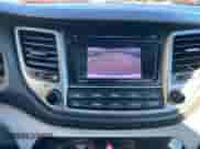 2017 Hyundai Tucson SE z VIN KM8J3CA43HU508042, wystawiony jako Copart lot #89913135 z przebiegiem 180 640 mil mil oraz Czysty tytuł • Clean title. Historia ofert i sprzedaży dostępna na DreamBid. Obrazek 9.