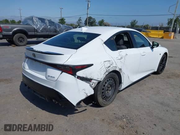 2024 Lexus IS 500 F Sport Performance z VIN JTHAP1D22R5006706, wystawiony jako IAAI lot #42397037 z przebiegiem 1 317 mil mil oraz . Historia ofert i sprzedaży dostępna na DreamBid. Obrazek 4.