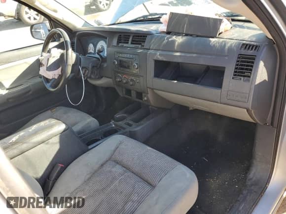 2010 Dodge Dakota z VIN 1D7CE3BK1AS221083, wystawiony jako Copart lot #83998494 z przebiegiem 280 749 mil mil oraz Szkoda całkowita • Salvage title. Historia ofert i sprzedaży dostępna na DreamBid. Obrazek 8.
