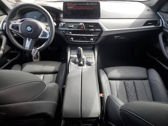 2022 BMW 5 Series 540i xDrive z VIN WBA73BJ09NWX56928, wystawiony jako Copart lot #69010475 z przebiegiem 22 598 mil mil oraz Szkoda całkowita • Salvage title. Historia ofert i sprzedaży dostępna na DreamBid. Obrazek 8.