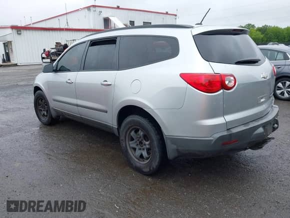 2010 Chevrolet Traverse LS z VIN 1GNLREED8AJ197191, wystawiony jako IAAI lot #42512569 z przebiegiem 167 169 mil mil oraz . Historia ofert i sprzedaży dostępna na DreamBid. Obrazek 3.