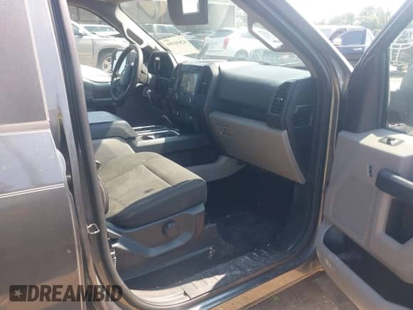 2017 Ford F-150 XL z VIN 1FTEW1CP0HFB62268, wystawiony jako IAAI lot #42651359 z przebiegiem 161 596 mil mil oraz . Historia ofert i sprzedaży dostępna na DreamBid. Obrazek 5.