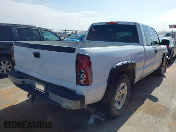 2005 Chevrolet Silverado 1500 LS with VIN 2GCEC19T951133254, listed as a IAAI auction lot 42403541 with 377,603 mi miles and . Bid and sale history available at DreamBid. Image 4.