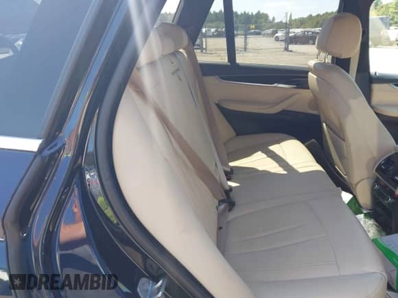 2018 BMW X5 xDrive35i z VIN 5UXKR0C51J0Y05771, wystawiony jako IAAI lot #43147080 z przebiegiem 65 566 mil mil oraz . Historia ofert i sprzedaży dostępna na DreamBid. Obrazek 8.