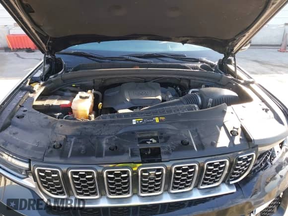 2022 Jeep Grand Cherokee Summit z VIN 1C4RJHET1N8510484, wystawiony jako IAAI lot #43466239 z przebiegiem 134 845 mil mil oraz . Historia ofert i sprzedaży dostępna na DreamBid. Obrazek 10.