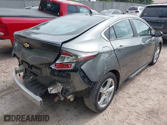 2017 Chevrolet Volt LT z VIN 1G1RA6S53HU100722, wystawiony jako IAAI lot #42805006 z przebiegiem 85 636 mil mil oraz . Historia ofert i sprzedaży dostępna na DreamBid. Obrazek 4.